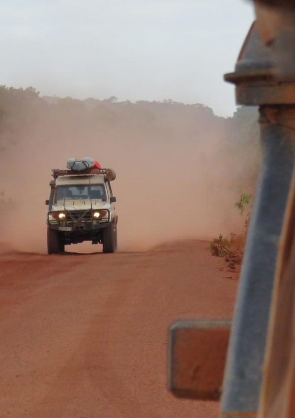 toyota-landcruiser-2303553_1920.min
